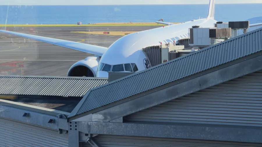 Paris–La Réunion : un passager meurt d’overdose en vol, un vaste réseau de mules dans le viseur