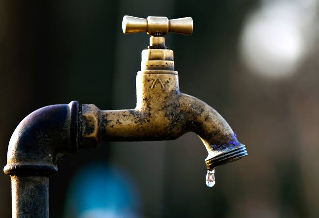 Sécheresse : les autorités serrent les robinets, l’eau devient une urgence nationale